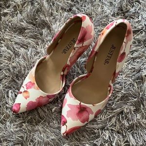 Size 7 floral JustFab